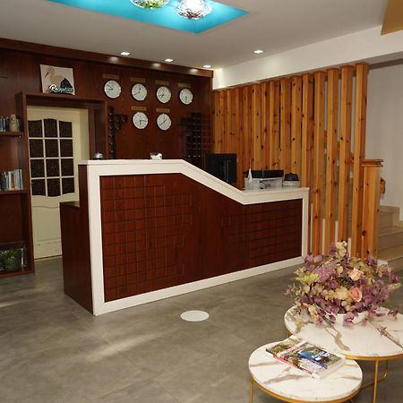 גולם Hotel Monaco & Garden מראה חיצוני תמונה
