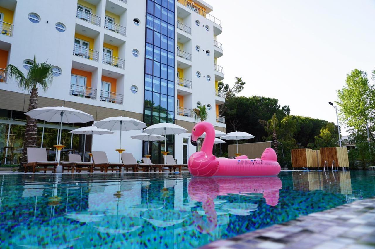 גולם Hotel Monaco & Garden מראה חיצוני תמונה