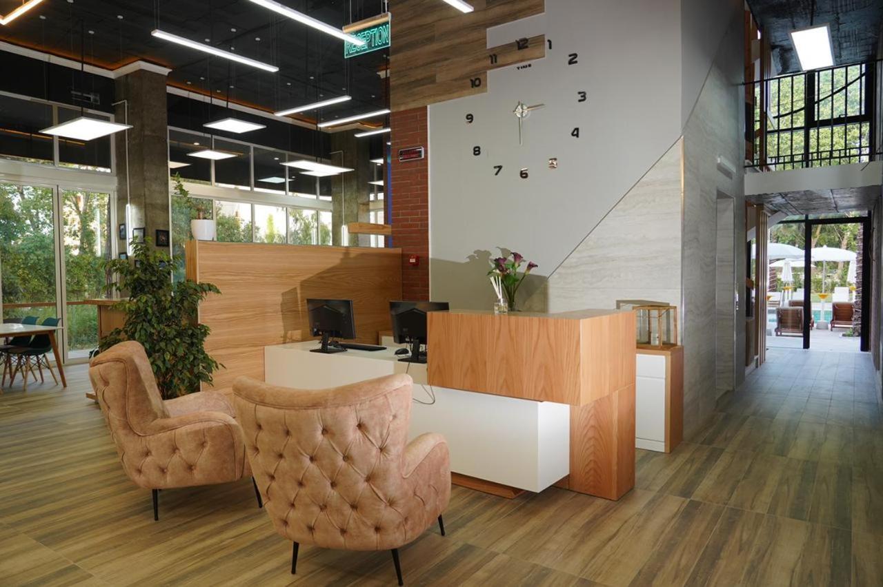 גולם Hotel Monaco & Garden מראה חיצוני תמונה