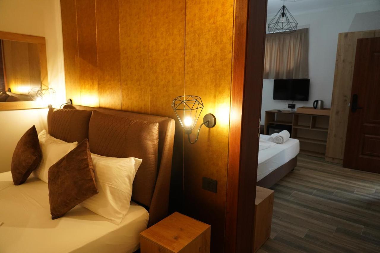 גולם Hotel Monaco & Garden מראה חיצוני תמונה
