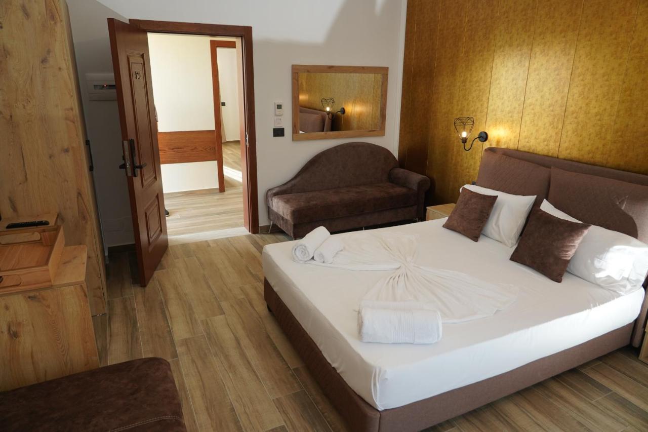 גולם Hotel Monaco & Garden מראה חיצוני תמונה