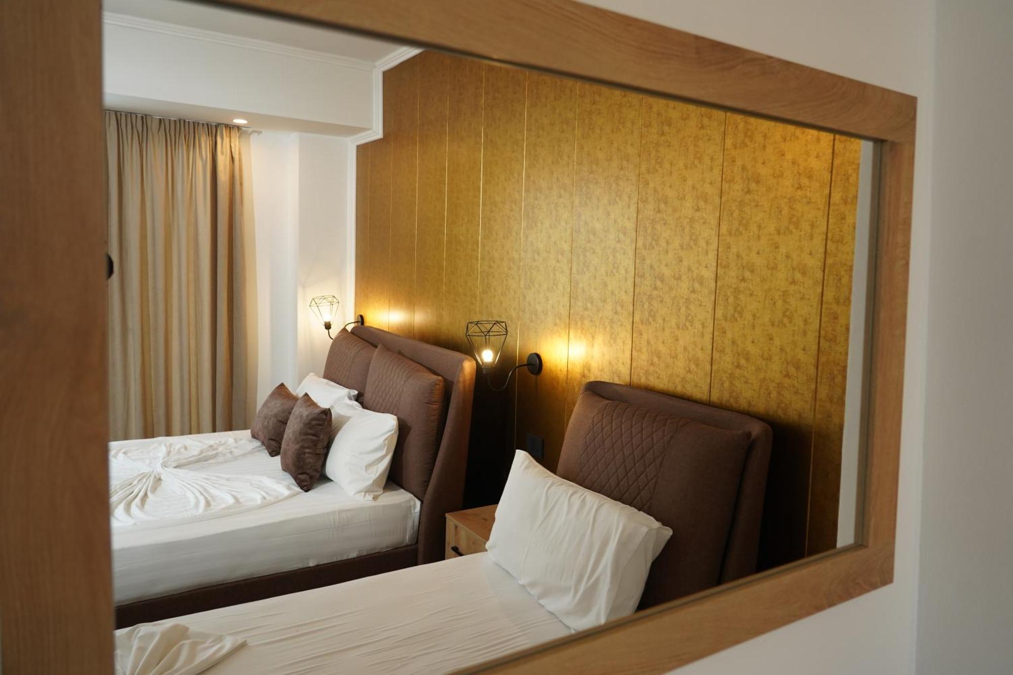 גולם Hotel Monaco & Garden מראה חיצוני תמונה