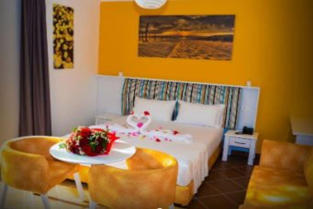 גולם Hotel Monaco & Garden מראה חיצוני תמונה