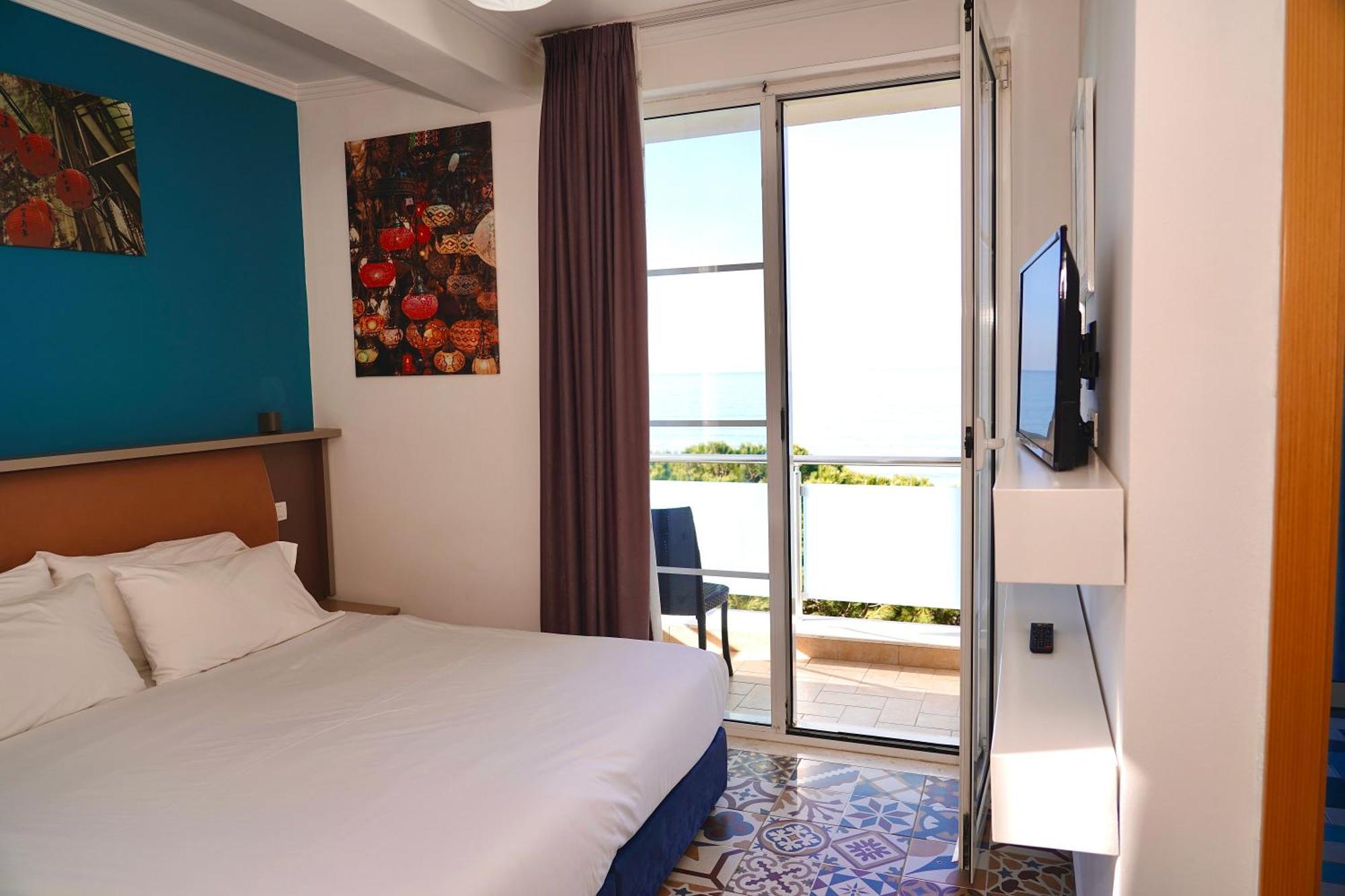 גולם Hotel Monaco & Garden מראה חיצוני תמונה