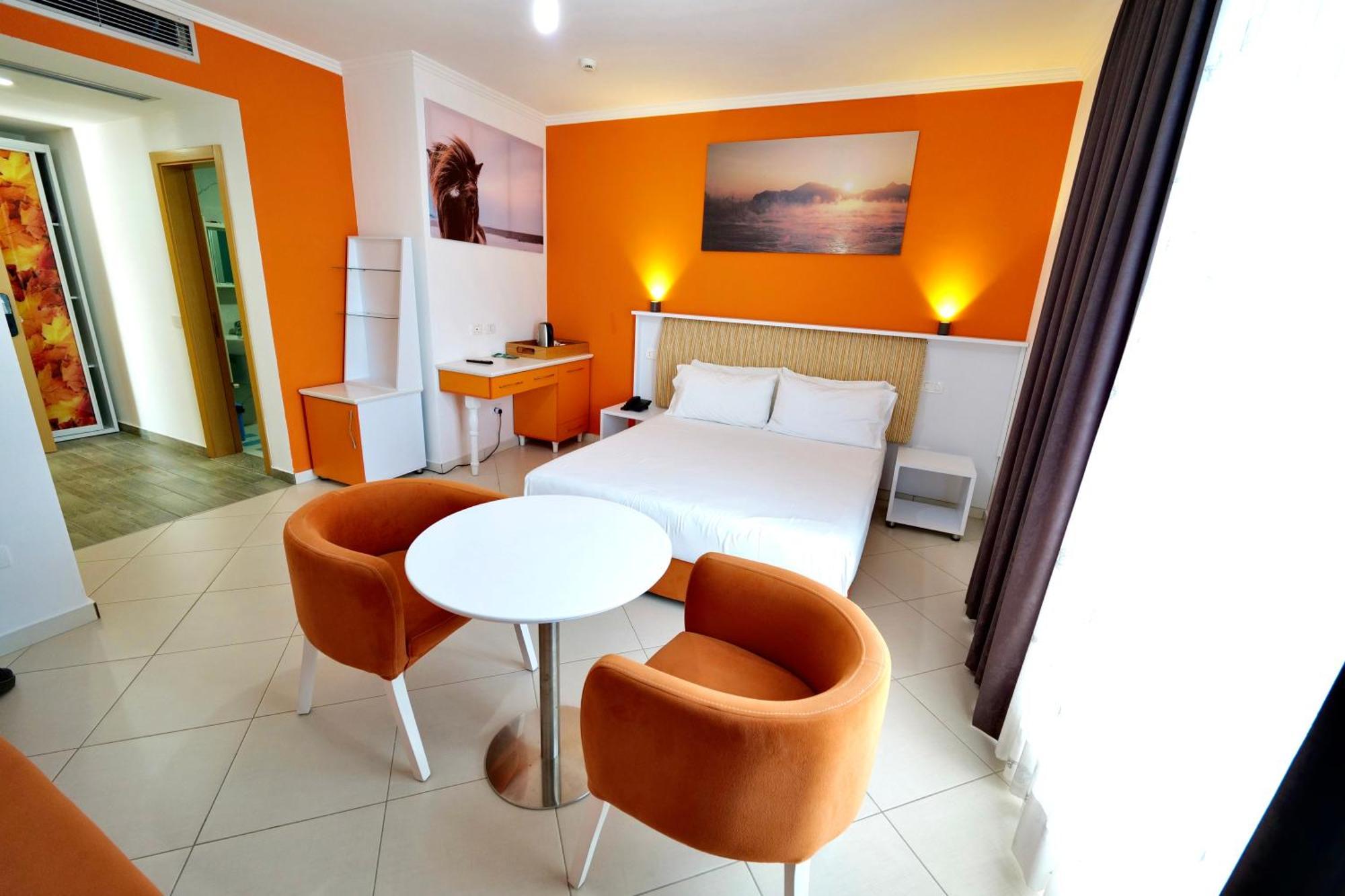 גולם Hotel Monaco & Garden מראה חיצוני תמונה