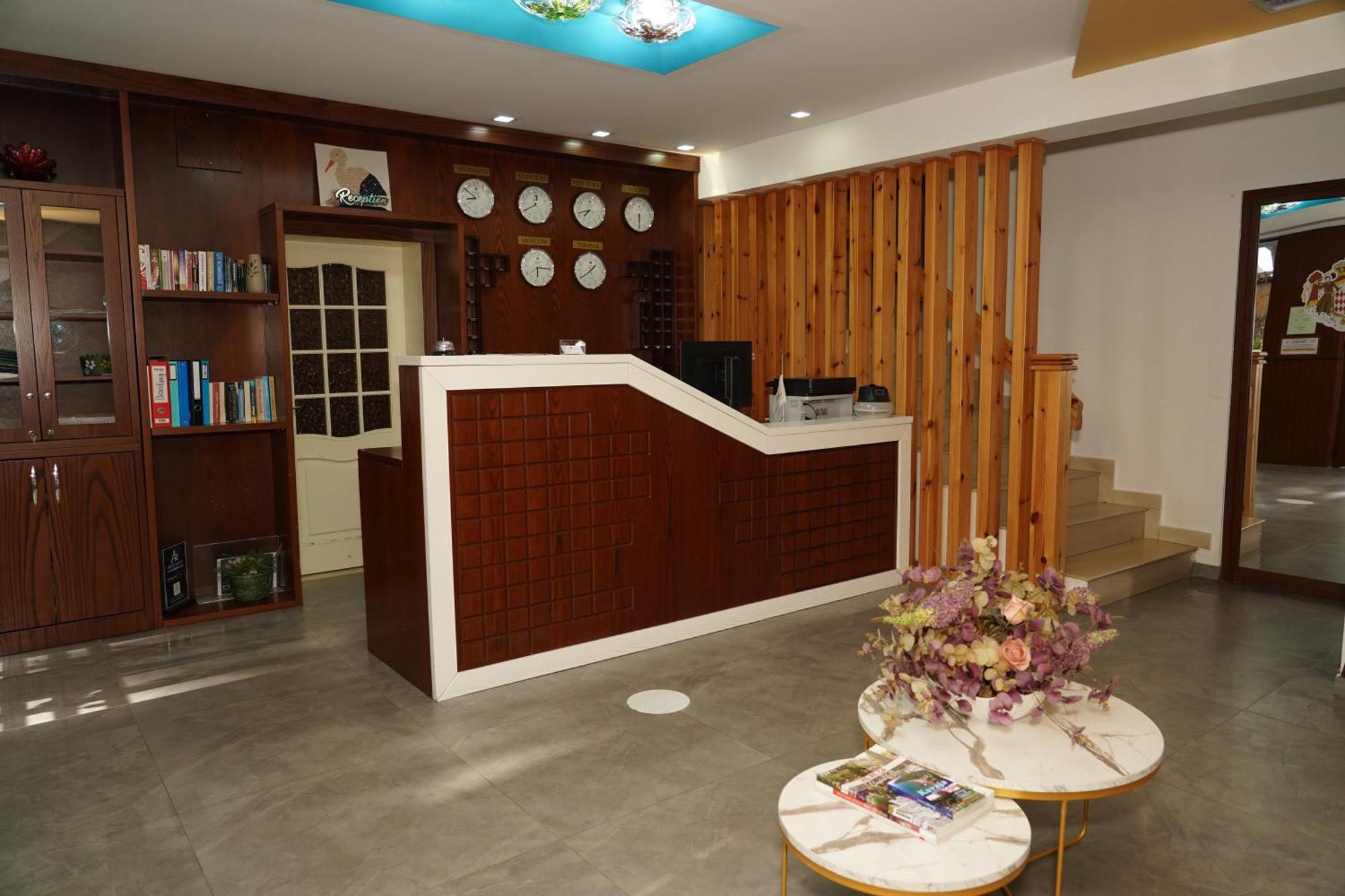 גולם Hotel Monaco & Garden מראה חיצוני תמונה