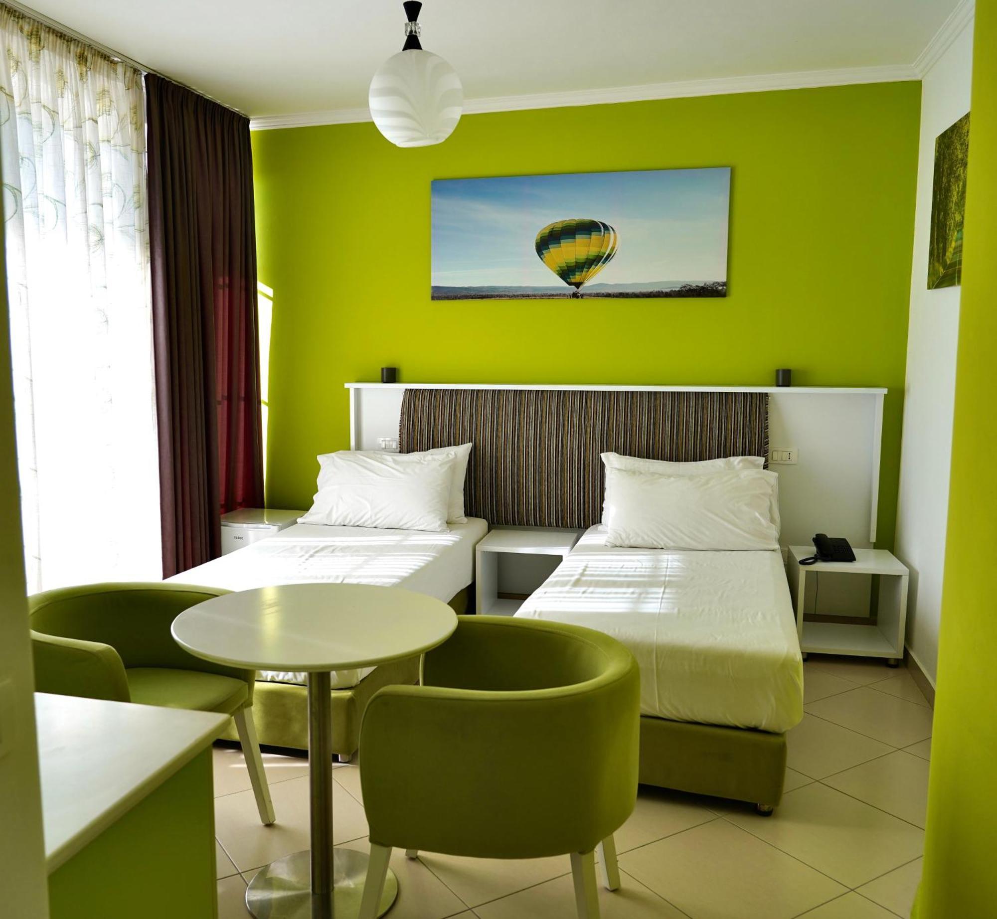 גולם Hotel Monaco & Garden מראה חיצוני תמונה