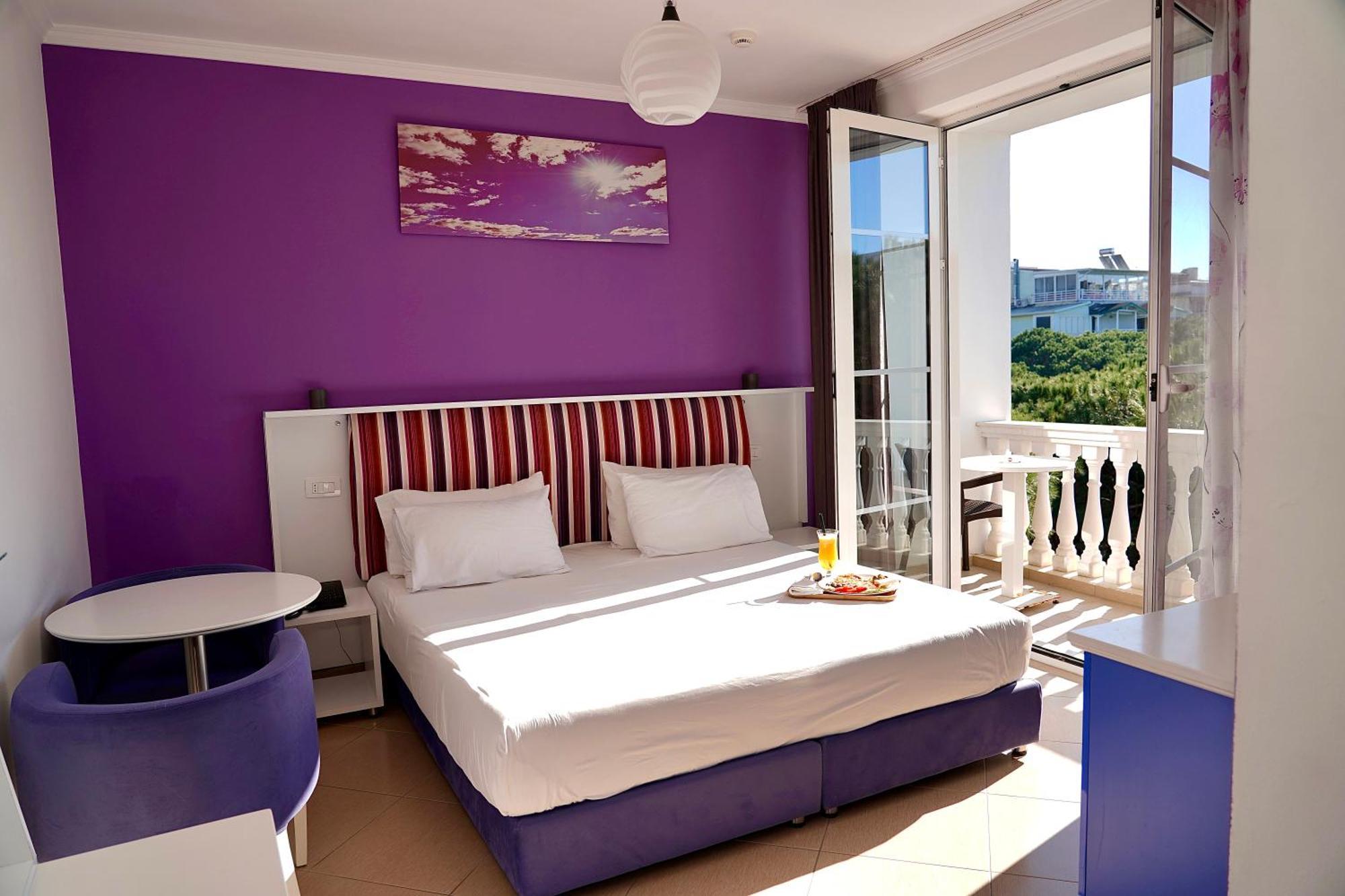 גולם Hotel Monaco & Garden מראה חיצוני תמונה