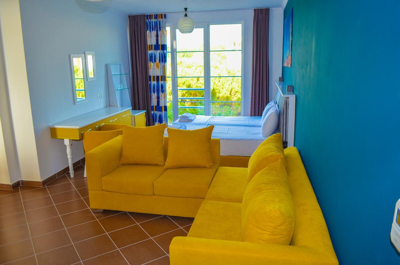 גולם Hotel Monaco & Garden מראה חיצוני תמונה