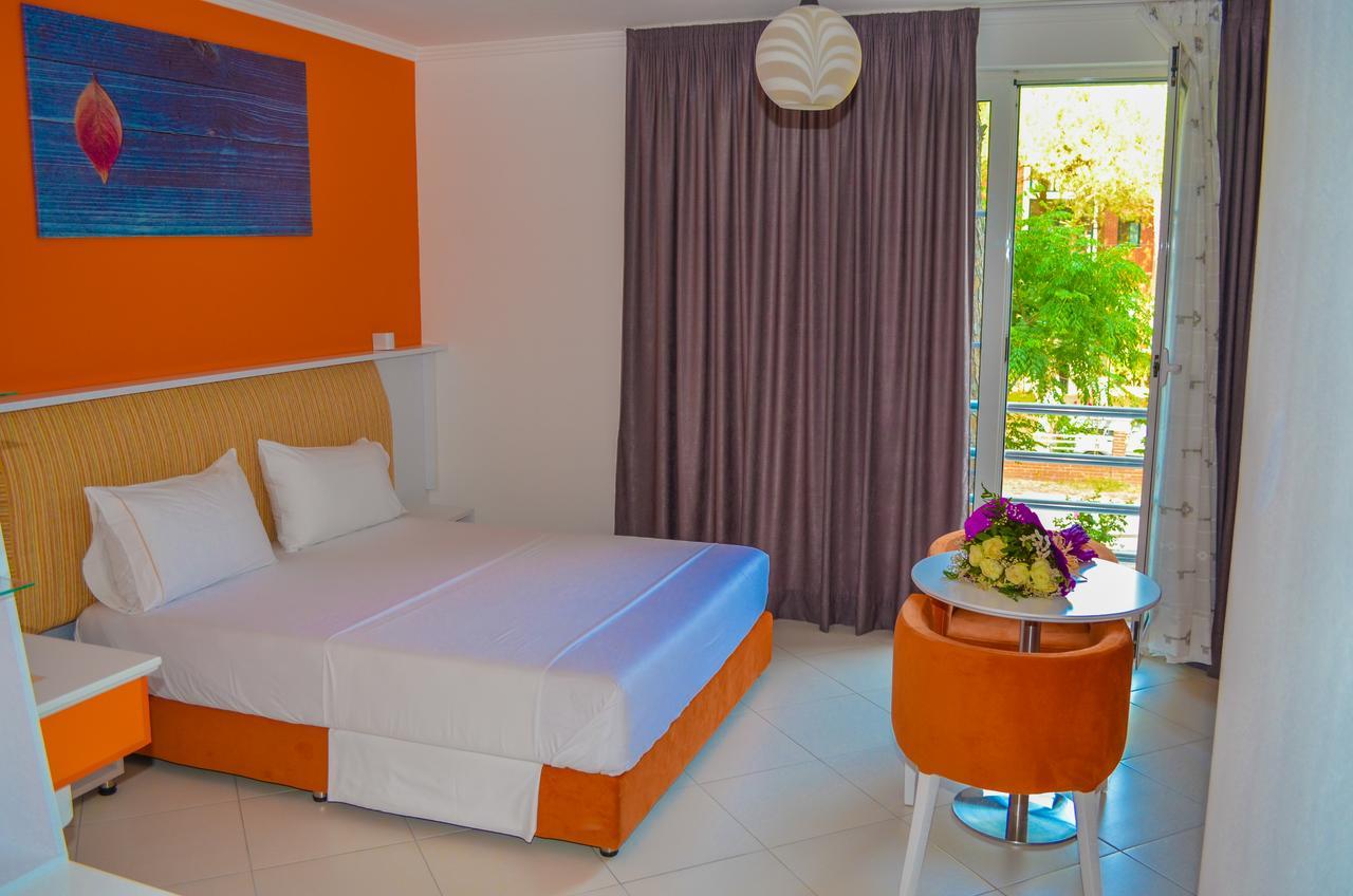 גולם Hotel Monaco & Garden מראה חיצוני תמונה
